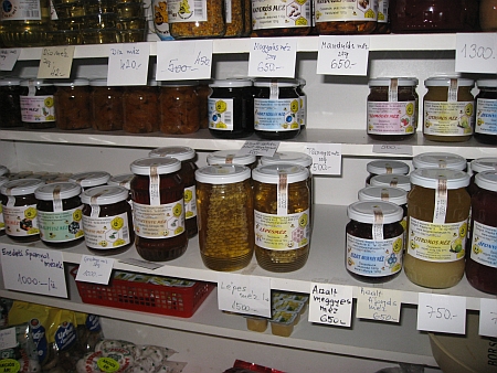 beekeeping jars varieties Hungary honey bees